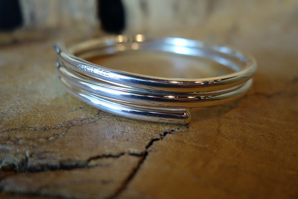 Handcrafted solid sterling .925 silver bangle bracelet from Taxco, Mexico