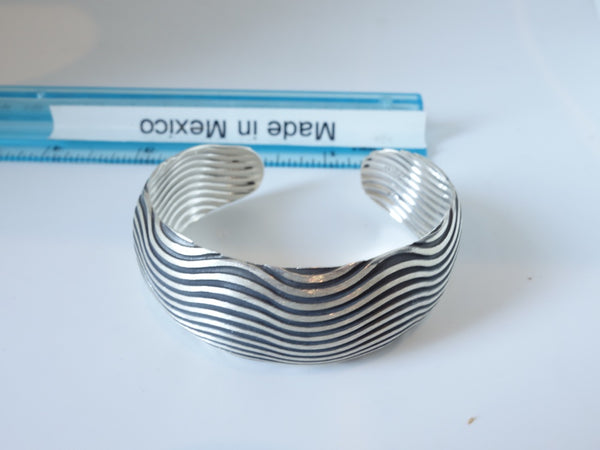 No Mas! 2cm x 6cm Concave with wave pattern solid silver bracelet